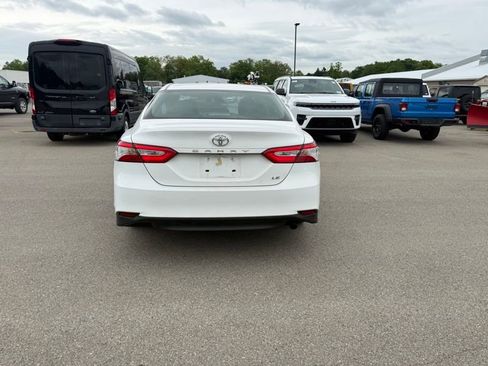 Used 2018 Toyota Camry LE FWD image 7