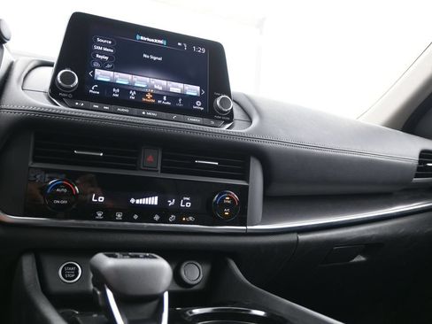 Used 2023 Nissan Rogue SV FWD image 15