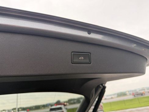Used 2022 Volkswagen Tiguan SE AWD/4WD image 31