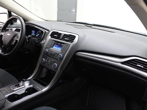 Certified 2018 Ford Fusion SE FWD image 5