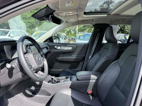 Certified 2025 Volvo XC40 B5 Core AWD/4WD image 12