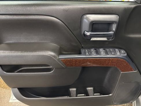 Used 2019 GMC Sierra 1500 SLE w/ SLE Value Package AWD/4WD image 10