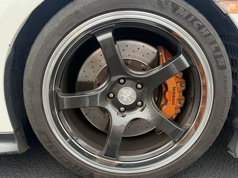 Used 2017 Nissan GT-R Premium w/ Premium Interior Package AWD/4WD image 14