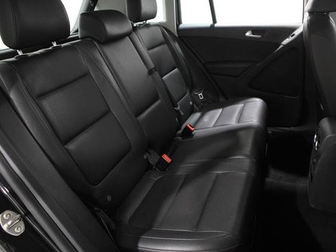 Used 2017 Volkswagen Tiguan S image 17