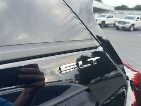 Certified 2024 GMC Terrain SLT image 9