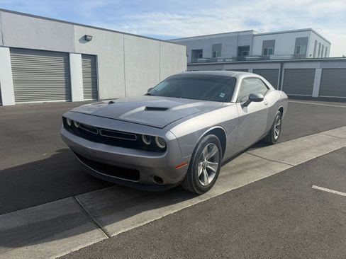 Used 2016 Dodge Challenger SXT RWD image 2