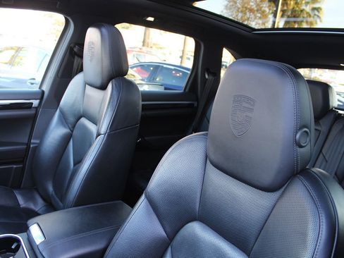 Used 2018 Porsche Cayenne Platinum Edition image 21