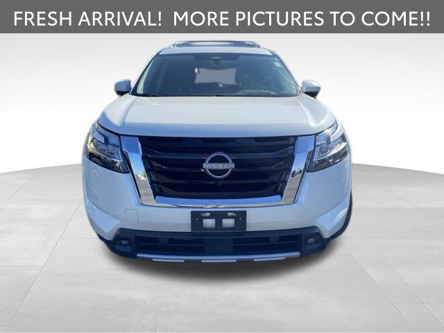 Used 2023 Nissan Pathfinder Platinum w/ Lighting Package (N93) AWD/4WD image 2