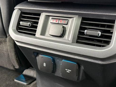 Used 2022 Ford F150 Lariat w/ Equipment Group 502A High image 34