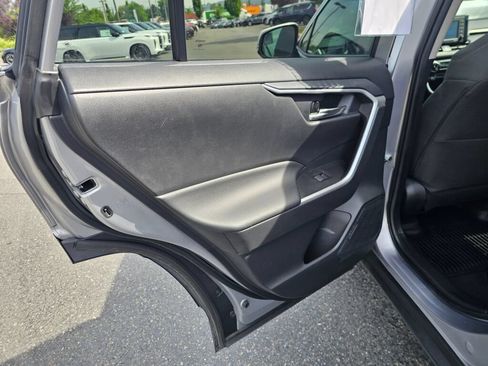 Used 2021 Toyota RAV4 XLE AWD/4WD image 20