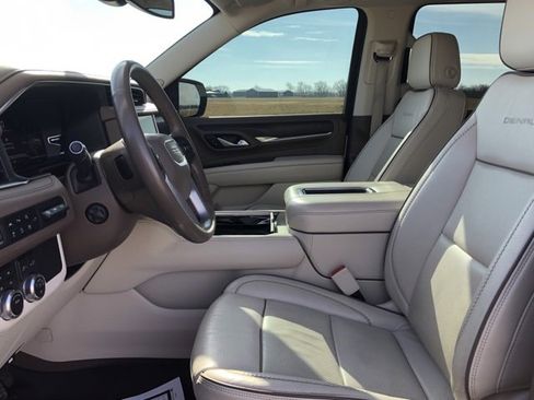 Used 2022 GMC Yukon XL Denali image 9