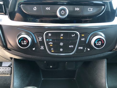 Used 2018 Chevrolet Traverse LT AWD/4WD image 18
