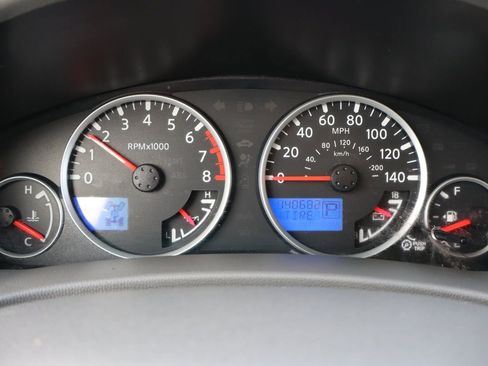 Used 2011 Nissan Frontier SL w/ Moonroof Pkg image 35