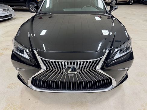 Used 2019 Lexus ES 350 Ultra Luxury w/ Premium Package image 4