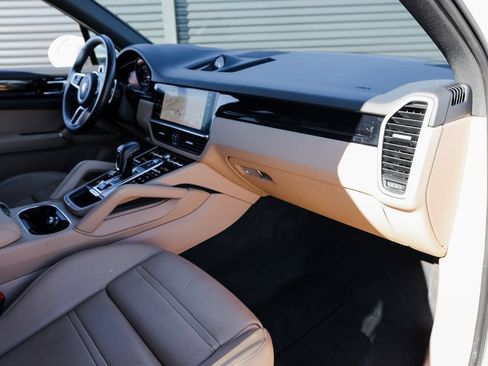 Certified 2022 Porsche Cayenne image 28