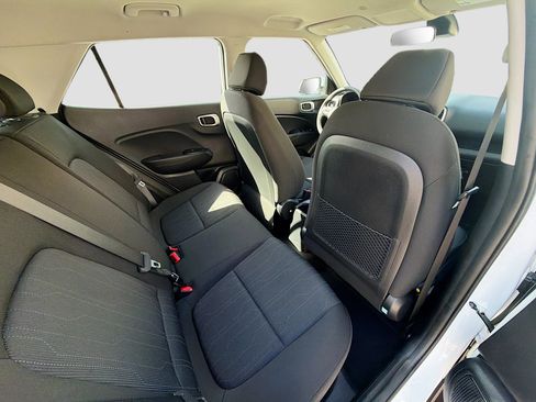 Used 2022 Hyundai Venue SE FWD image 26