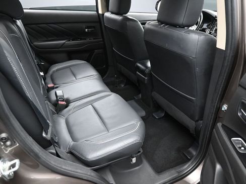 Used 2018 Mitsubishi Outlander SEL image 28