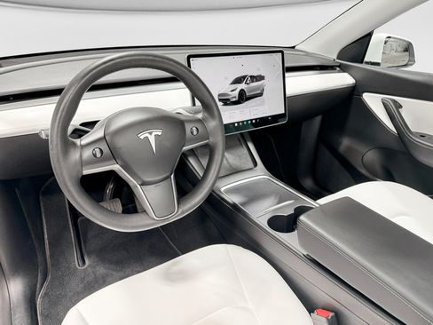 Used 2022 Tesla Model Y Long Range AWD/4WD image 17