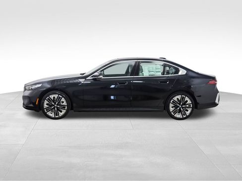 Certified 2025 BMW 530i xDrive 530i xDrive w/ Premium Package image 2