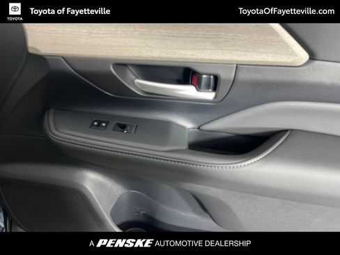 Used 2026 Toyota Grand Highlander FWD image 9