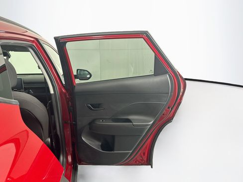 Used 2025 Hyundai Kona SEL FWD image 30