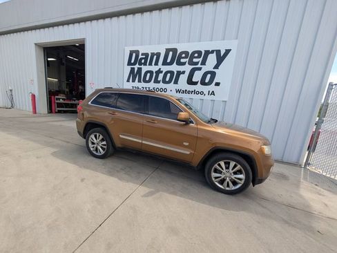 Used 2011 Jeep Grand Cherokee 70th Anniversary AWD/4WD image 19