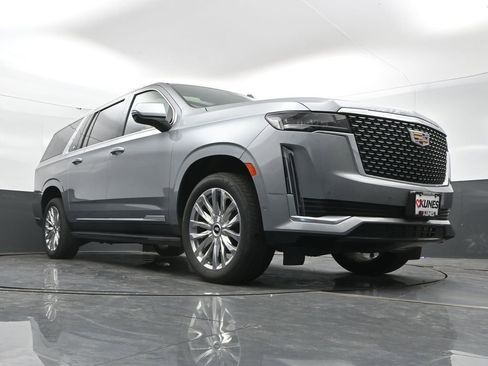 Used 2023 Cadillac Escalade ESV Premium Luxury image 50