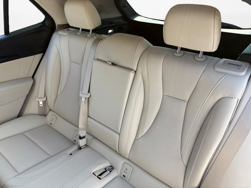 Used 2022 Buick Envision Essence w/ Technology Package I FWD image 12