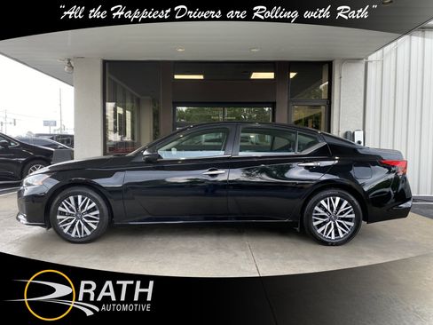 Used 2025 Nissan Altima 2.5 SV FWD image 6