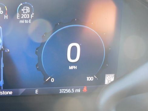 Used 2024 Ford F350 Platinum w/ FX4 Off-Road Package image 18