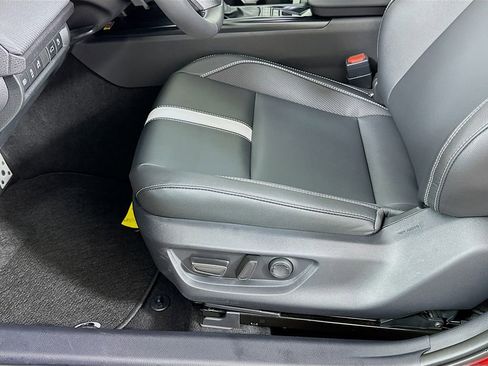 Used 2025 Toyota Camry SE image 19