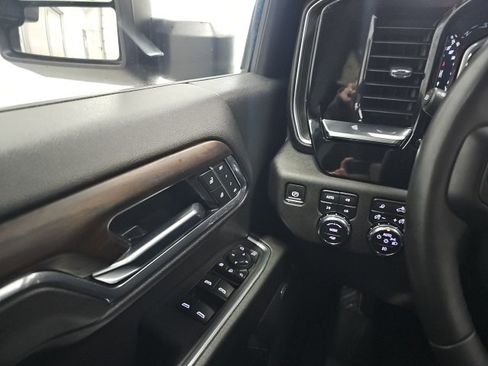 Used 2024 GMC Sierra 3500 SLT w/ SLT Premium Package image 25