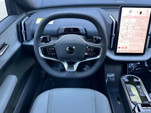 New 2025 Volvo EX30 Plus AWD/4WD image 12
