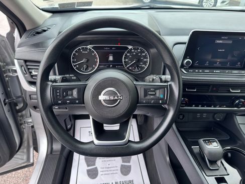 Used 2024 Nissan Rogue SV image 16