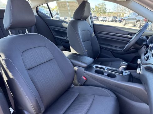 Used 2025 Nissan Altima 2.5 SV image 30