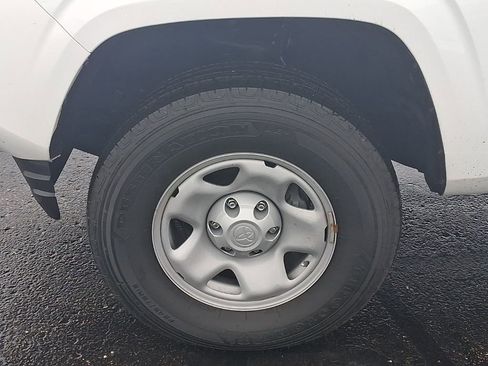 Used 2022 Toyota Tacoma SR image 10