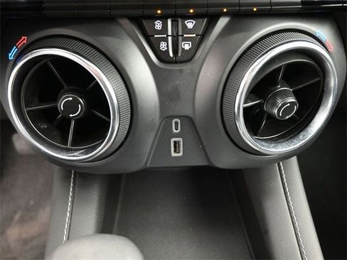 Used 2025 Chevrolet Blazer LT image 4