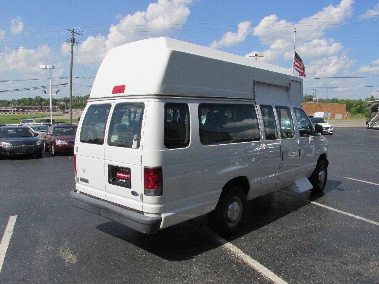 Used 2006 Ford E-350 and Econoline 350 Extended Super Duty RWD image 4