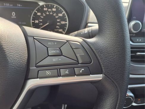 Used 2025 Nissan Altima 2.5 SV FWD image 17