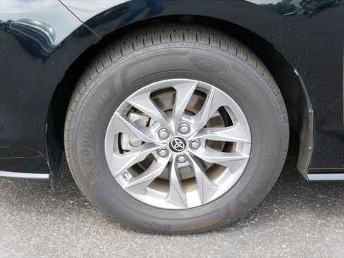 Certified 2021 Toyota Sienna LE FWD image 4