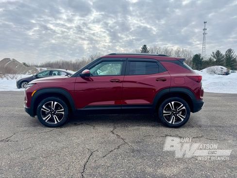 Used 2024 Chevrolet TrailBlazer LT w/ LT Cold Weather Package image 3