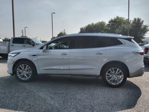 Used 2024 Buick Enclave Essence w/ Experience Buick Package FWD image 5