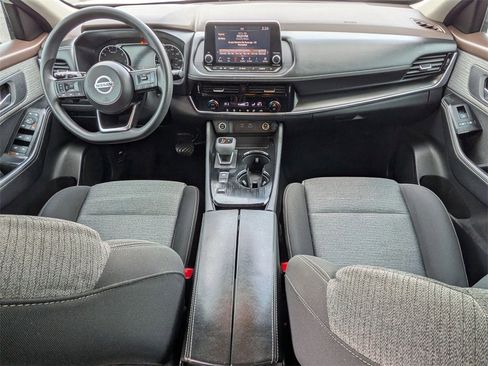 Used 2021 Nissan Rogue SV image 17