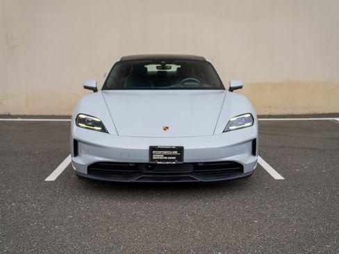 Used 2025 Porsche Taycan image 6