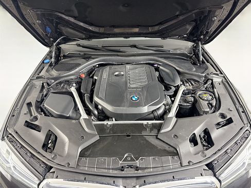 Used 2023 BMW 540i w/ Premium Package image 39