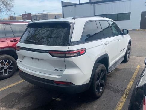 Certified 2025 Jeep Grand Cherokee Limited w/ Black Appearance Package AWD/4WD image 3