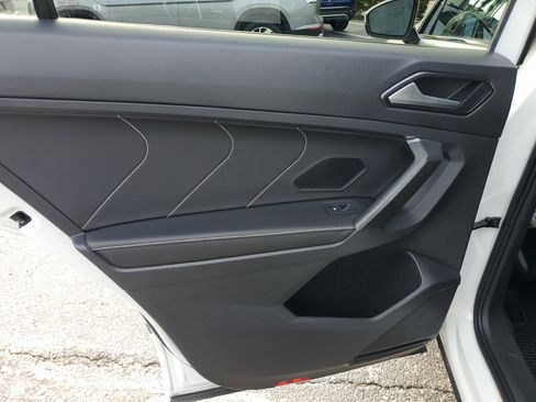 Certified 2022 Volkswagen Tiguan SEL R-Line image 20