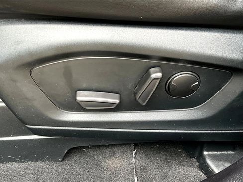 Used 2022 Ford Explorer XLT w/ Equipment Group 202A image 36