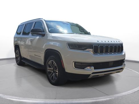 Certified 2025 Jeep Wagoneer Series II w/ 8-Passenger Seating Package AWD/4WD image 3