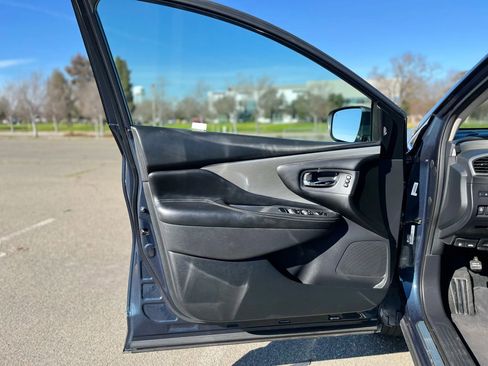 Used 2018 Nissan Murano SL w/ Moonroof Package AWD/4WD image 9